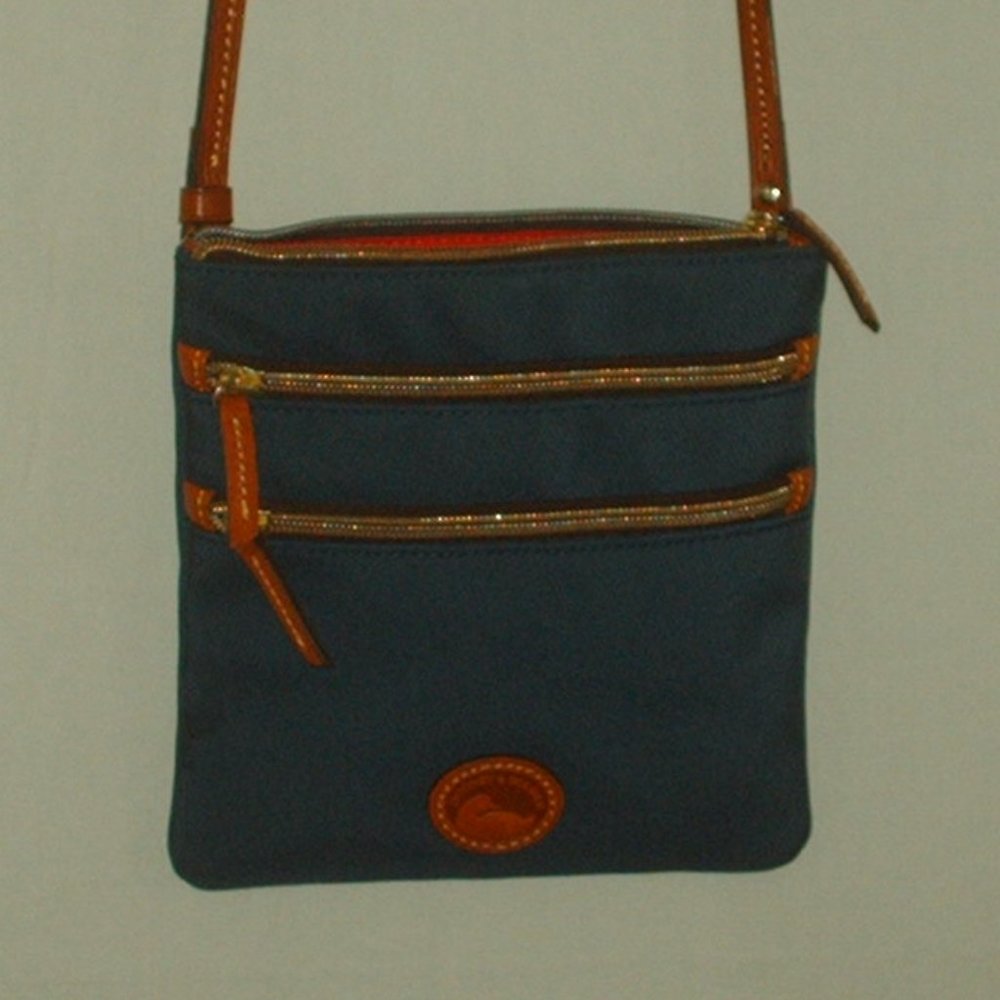 Very nice Dooney & Bourke purse crossbody - Picture 10 of 12